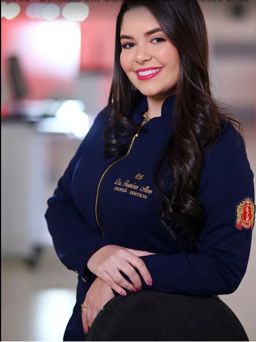 Dra. Thamires Alves em ambiente odontológico